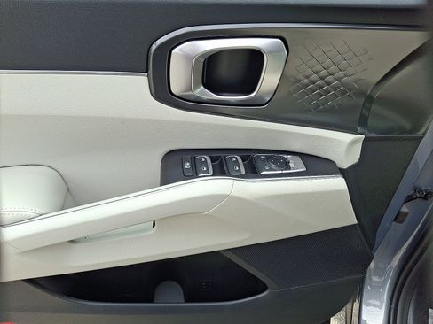 New 2025 Kia Sorento S image 8