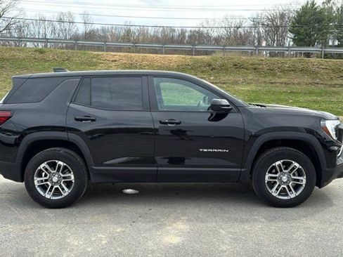 Used 2025 GMC Terrain Elevation AWD/4WD image 5