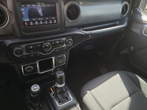 Used 2022 Jeep Gladiator Sport AWD/4WD image 13