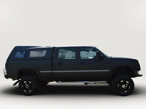 Used 2004 Chevrolet Silverado 2500 W/T w/ Skid Plate Package AWD/4WD image 12