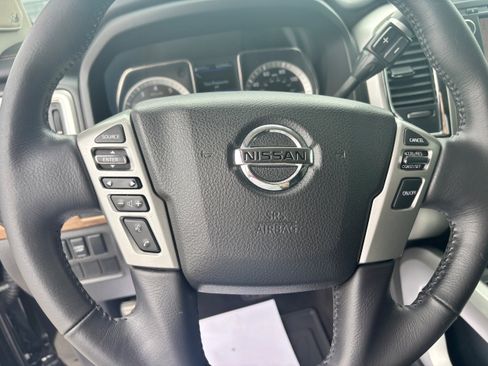 Used 2019 Nissan Titan SL image 21