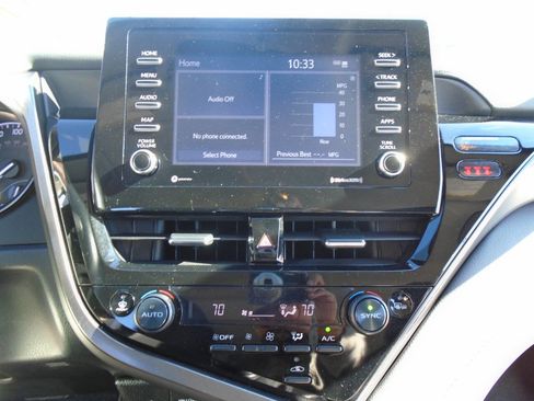 Used 2024 Toyota Camry SE image 14