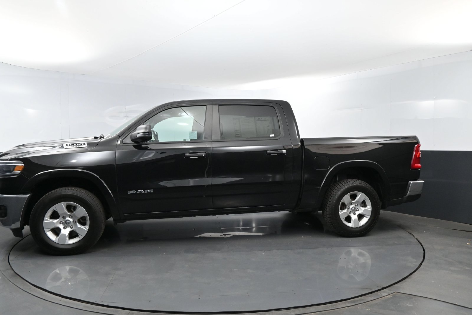 Used 2025 RAM 1500 Big Horn AWD/4WD image 23