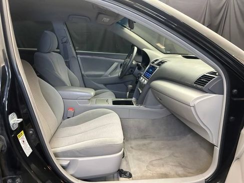 Used 2011 Toyota Camry LE FWD image 15