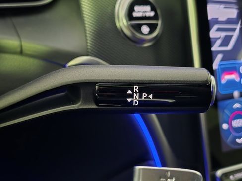 Used 2025 Mercedes-Benz GLC 300 4MATIC image 19