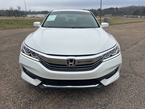 Used 2017 Honda Accord EX-L image 6