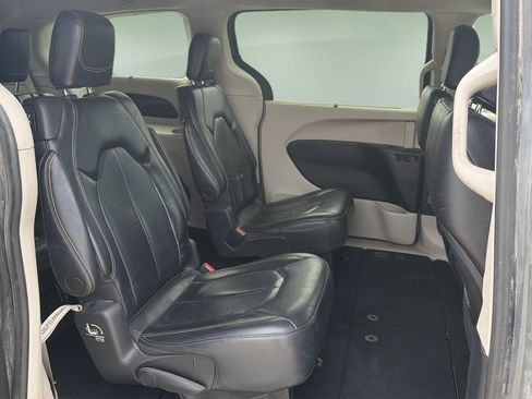 Used 2022 Chrysler Pacifica Touring-L FWD image 15