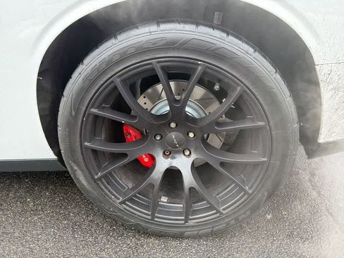 Used 2018 Dodge Challenger R/T Scat Pack w/ Leather Interior Group image 21