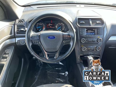 Used 2017 Ford Explorer XLT image 12