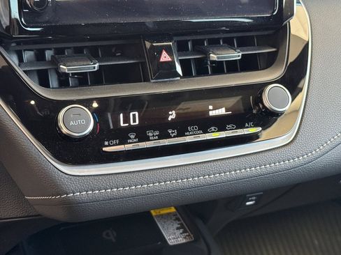 Certified 2025 Toyota Corolla SE FWD image 19