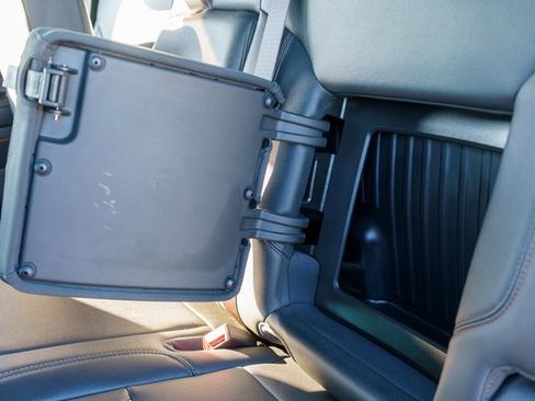 Used 2024 GMC Sierra 2500 AT4 w/ AT4 Preferred Package image 16