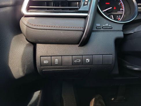Used 2018 Toyota Camry XLE FWD image 29