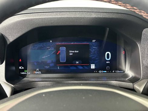 Used 2025 Ford Explorer Active image 25