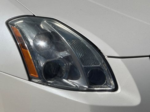 Used 2004 Nissan Maxima 3.5 SL w/ Driver Preferred Pkg FWD image 11