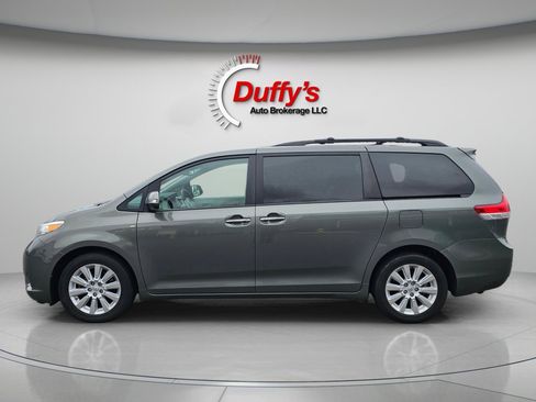 Used 2014 Toyota Sienna Limited w/ Limited Premium Package image 14