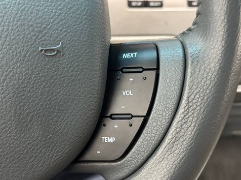 Used 2006 Lincoln Town Car Signature RWD image 28