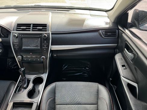 Used 2015 Toyota Camry SE image 24
