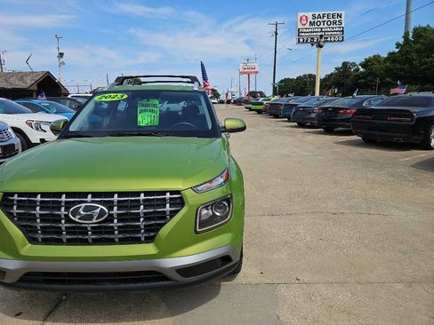 Used 2023 Hyundai Venue SEL image 9