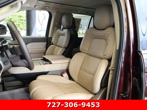 Used 2024 Lincoln Navigator Reserve image 2