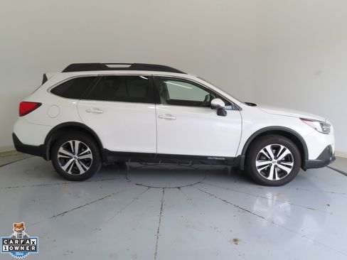 Used 2019 Subaru Outback 3.6R Limited AWD/4WD image 2