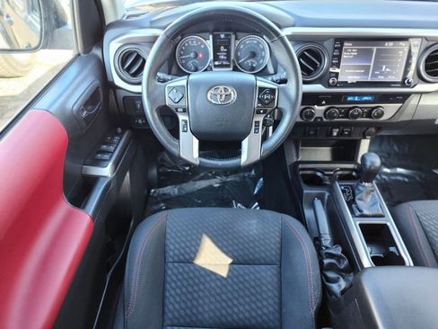 Used 2022 Toyota Tacoma SR5 AWD/4WD image 11