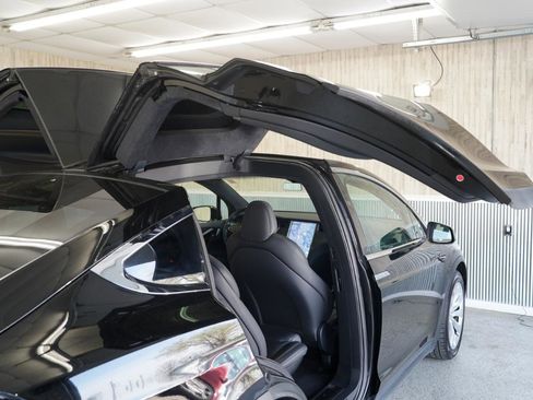 Used 2020 Tesla Model X Performance image 33