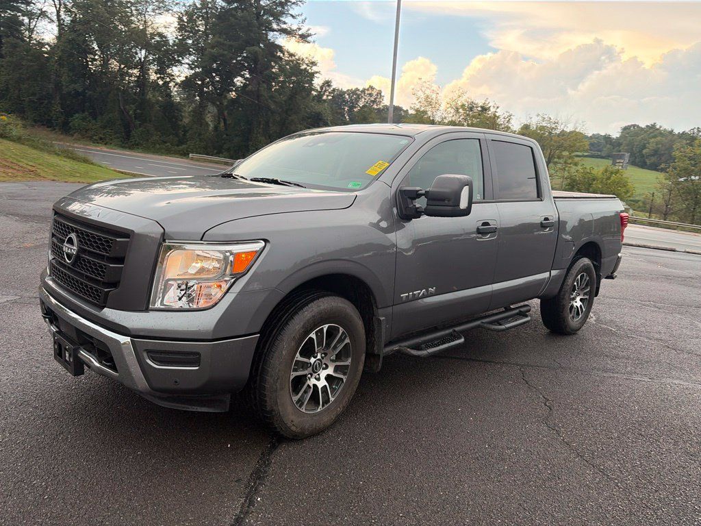 Used 2024 Nissan Titan SV w/ SV Convenience Package AWD/4WD image 4