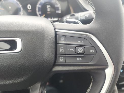 New 2026 Jeep Grand Cherokee Altitude image 11