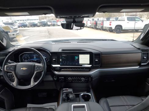 Used 2022 Chevrolet Silverado 1500 High Country w/ Technology Package image 30