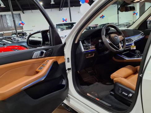 Used 2022 BMW X7 xDrive40i w/ Premium Package AWD/4WD image 13