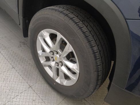 Used 2022 Chevrolet Traverse LS FWD image 31