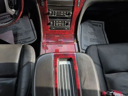 Used 2014 Cadillac Escalade Premium image 16