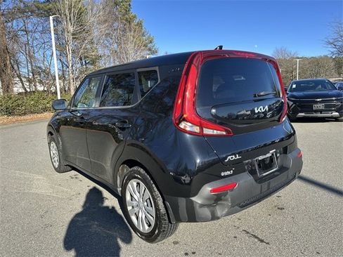 Used 2022 Kia Soul LX image 3