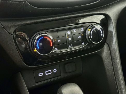 Used 2023 Buick Encore GX Preferred w/ Cold Weather Comfort Package FWD image 18