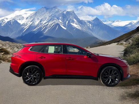 Certified 2025 Toyota Crown Signia image 6