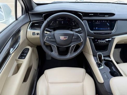 Used 2018 Cadillac XT5 FWD image 28