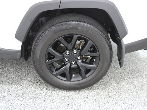 Used 2023 Toyota RAV4 LE FWD image 10