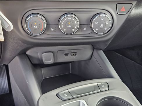 New 2026 Chevrolet Trax LS w/ LS Convenience Package FWD image 21