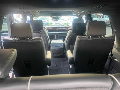 Used 2025 Cadillac Escalade ESV V AWD/4WD image 12