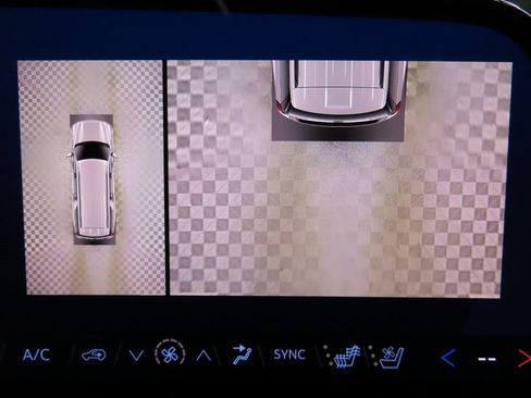 Used 2025 Chevrolet Suburban High Country w/ Sun And Tow Package image 17