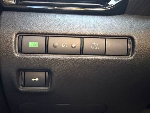 Certified 2025 Nissan Sentra SR w/ SR Premium Package FWD image 16