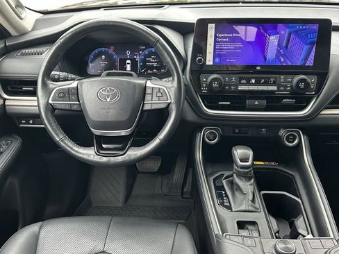 Used 2024 Toyota Grand Highlander AWD image 11