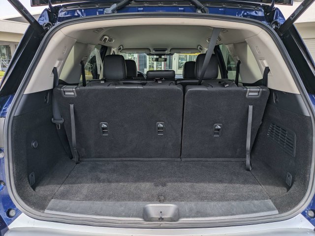 Used 2025 Nissan Pathfinder SL FWD image 13