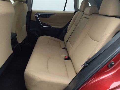 Used 2019 Toyota RAV4 LE image 18