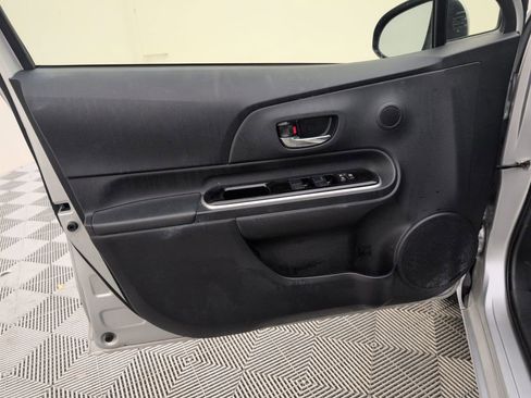 Used 2016 Toyota Prius C Three image 28