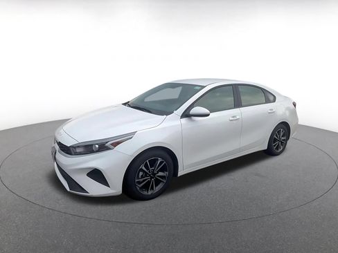 Used 2024 Kia Forte LXS FWD image 8