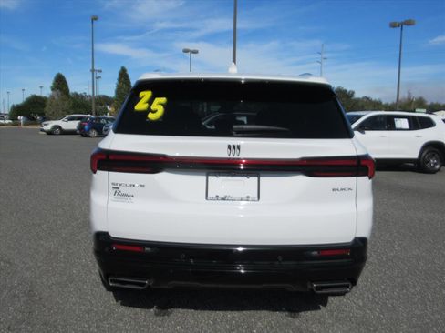 Used 2025 Buick Enclave Sport Touring image 5