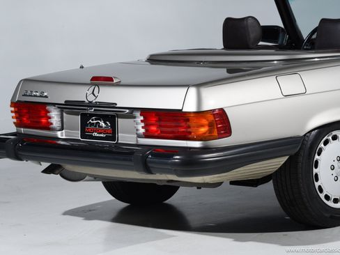 Used 1988 Mercedes-Benz 560 SL image 23