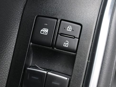 Used 2025 Toyota Highlander Platinum image 13