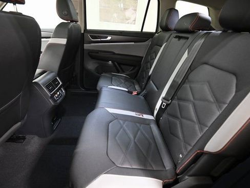New 2026 Volkswagen Atlas Peak Edition AWD/4WD image 8